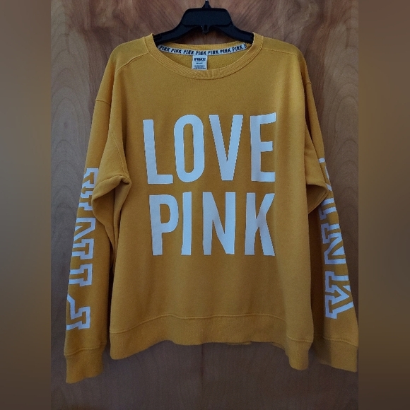 Pink brand sweatshirt - Picture 1 of 7